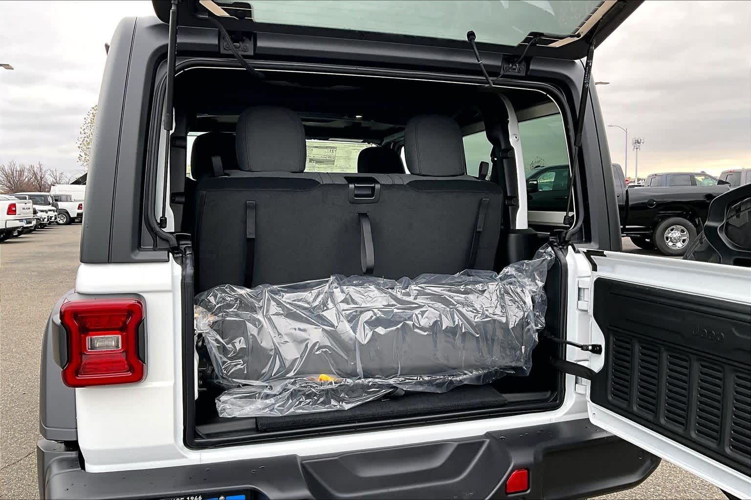 Thumbnail: 2026 Jeep Wrangler - 18