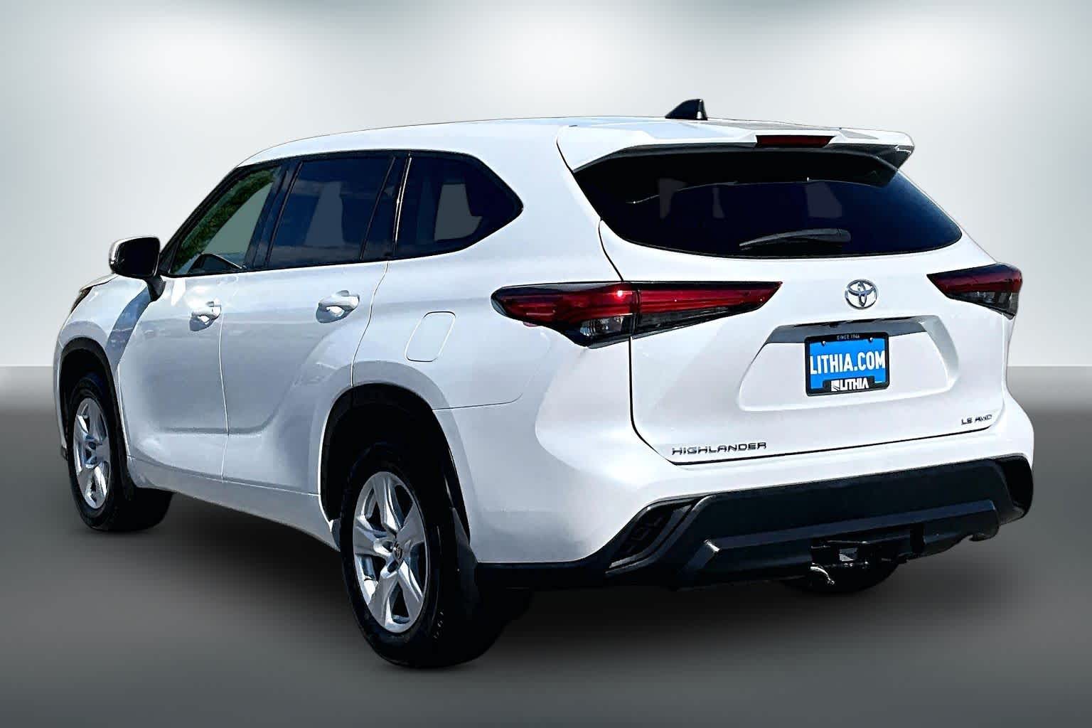 Thumbnail: 2022 Toyota Highlander - 4