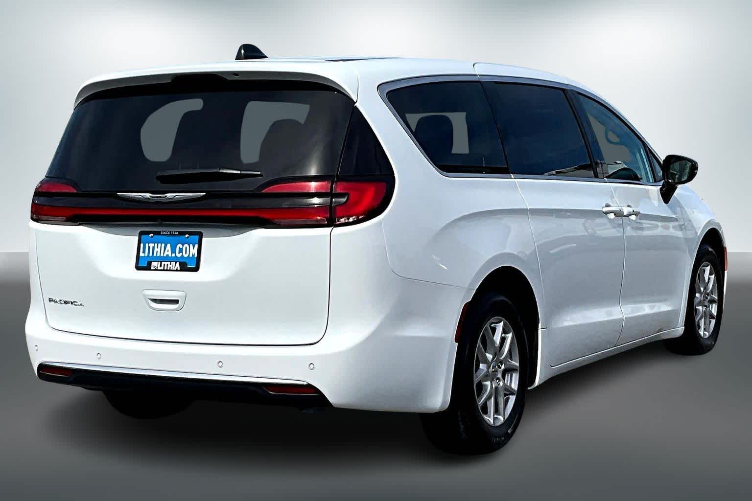 Thumbnail: 2024 Chrysler Pacifica - 22