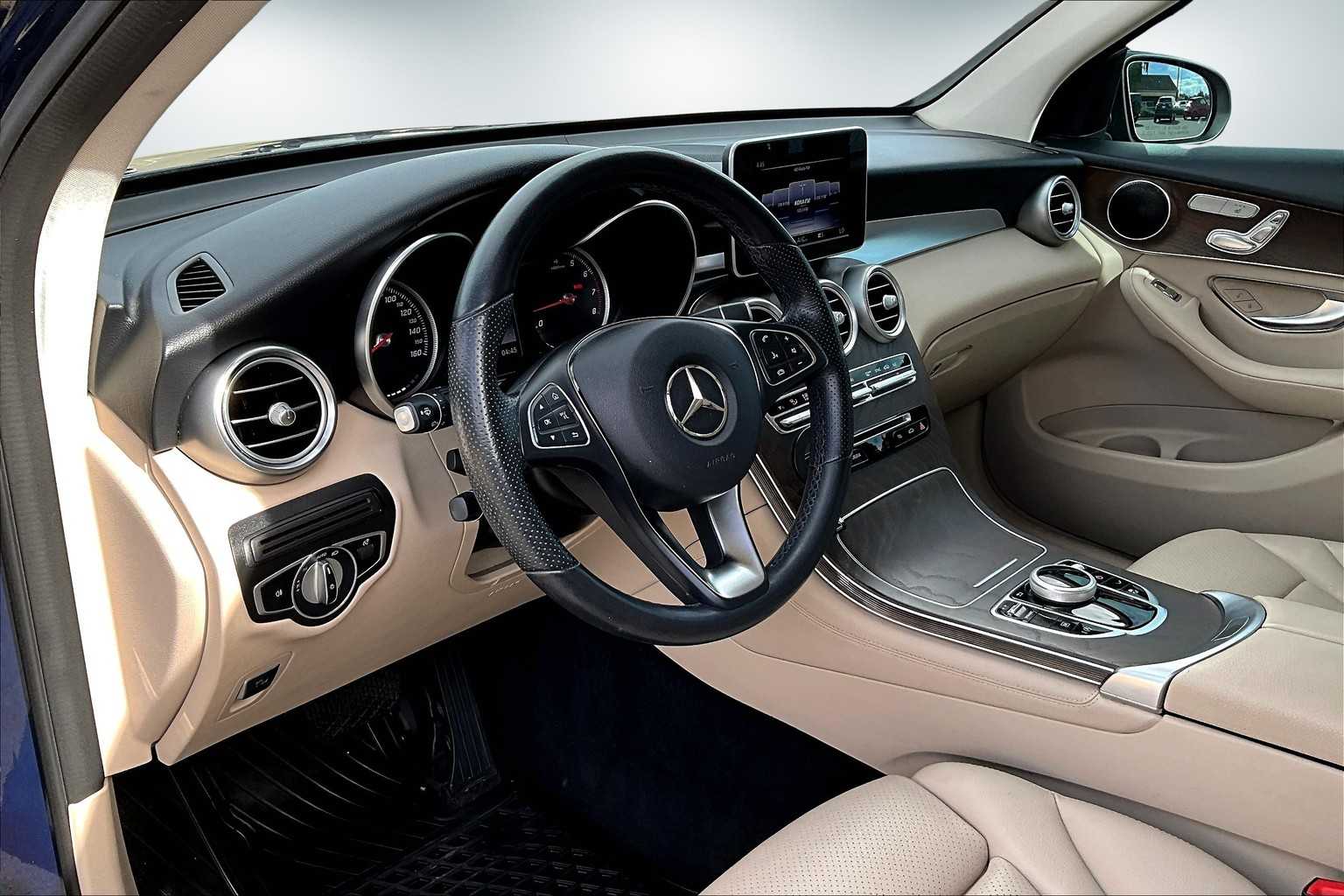 Thumbnail: 2019 Mercedes-Benz GLC - 2