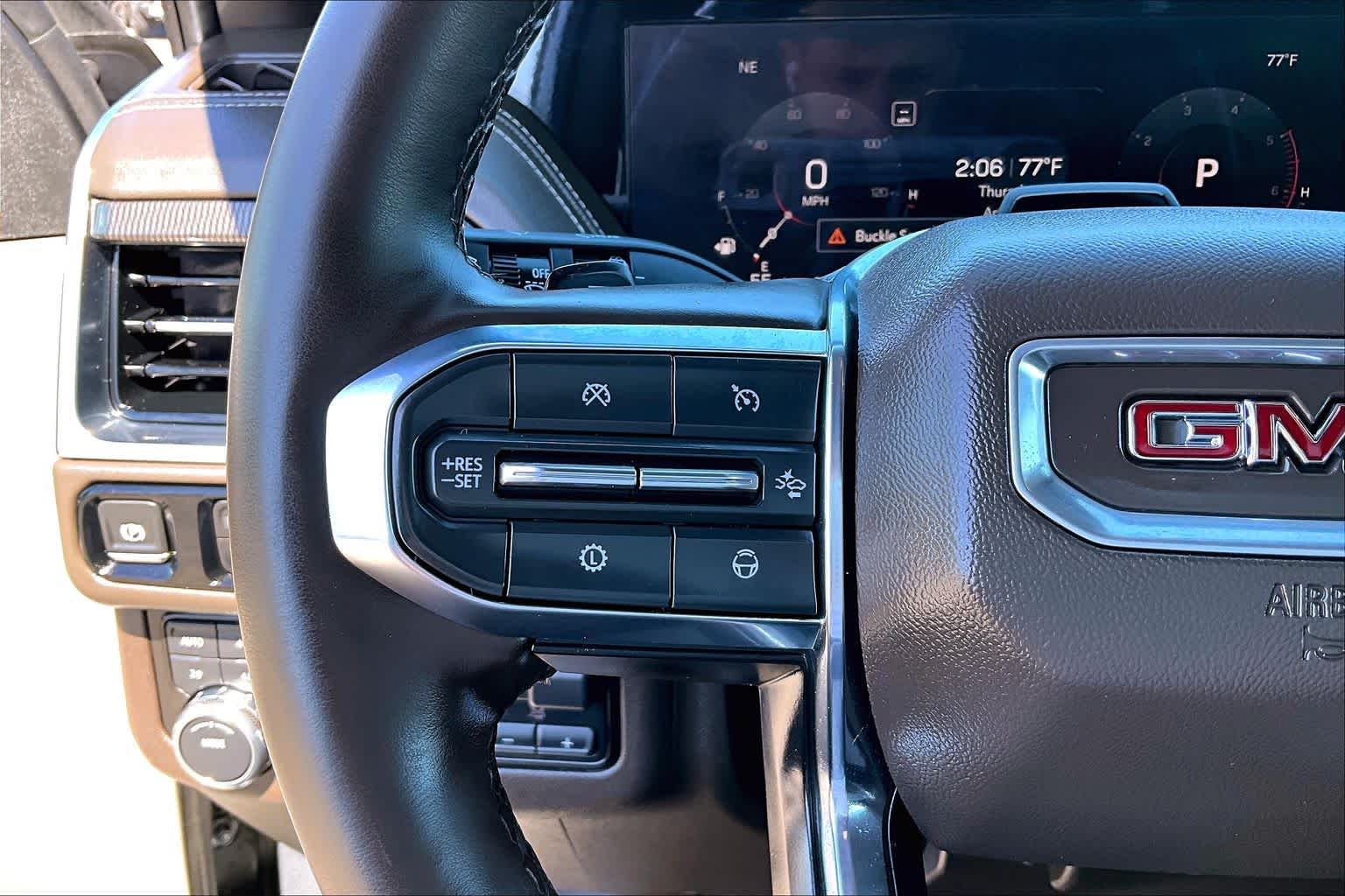 Thumbnail: 2025 GMC Yukon XL - 23