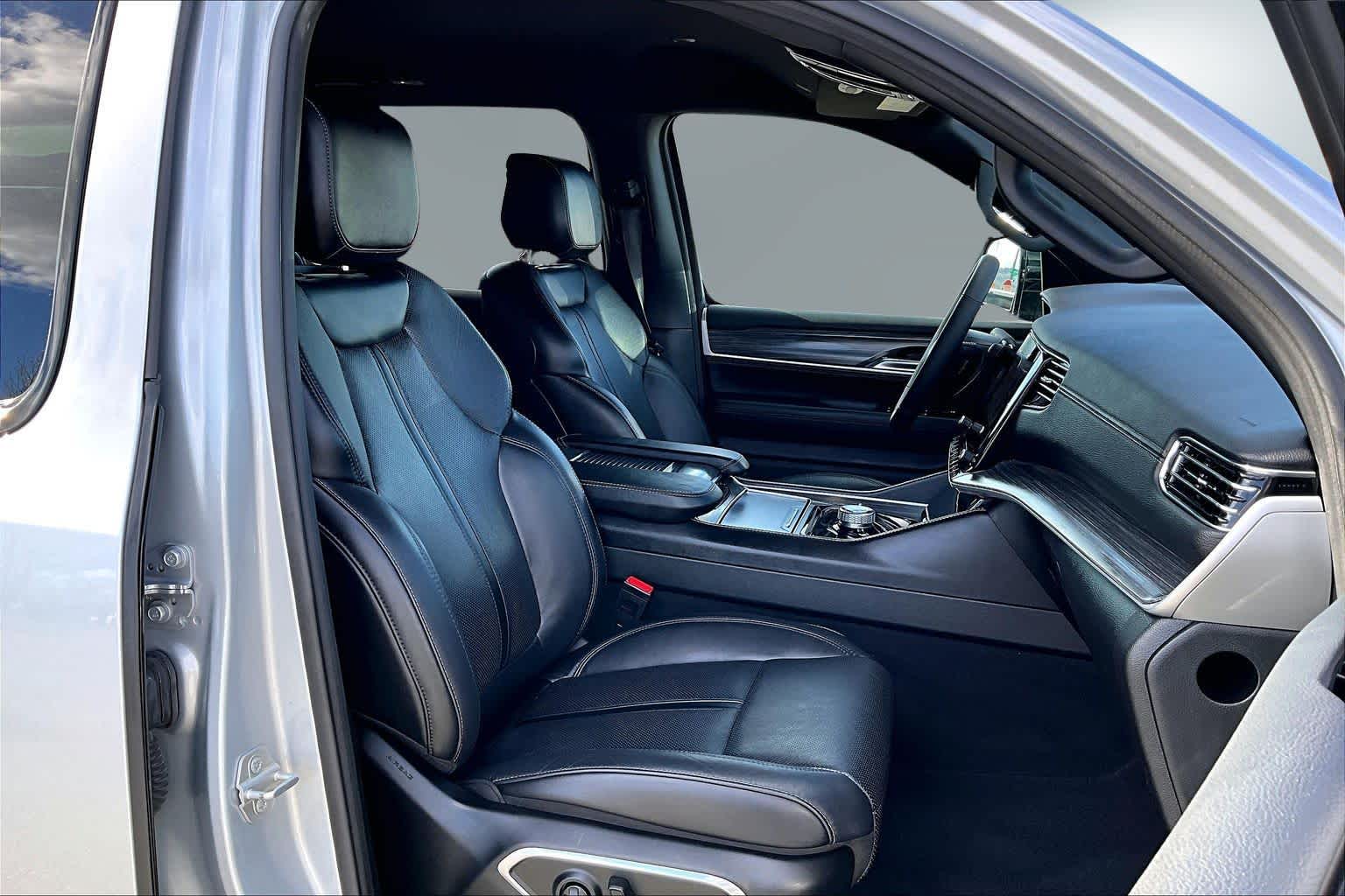 Thumbnail: 2024 Jeep Wagoneer - 13