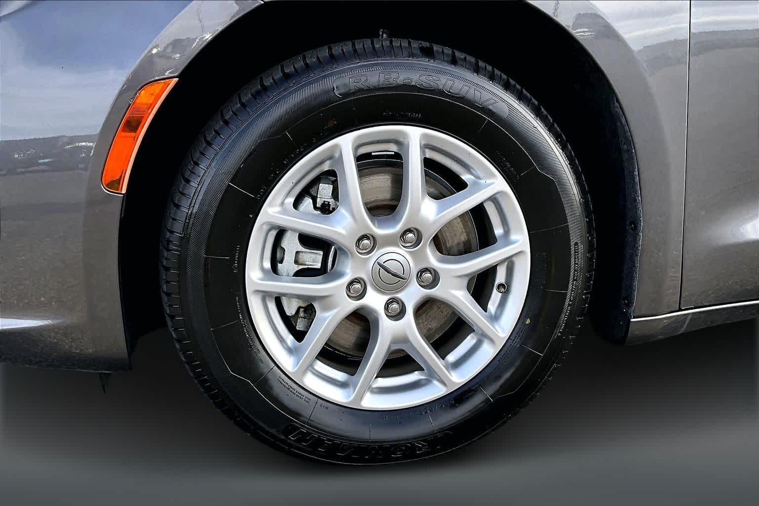 Thumbnail: 2023 Chrysler Pacifica - 8