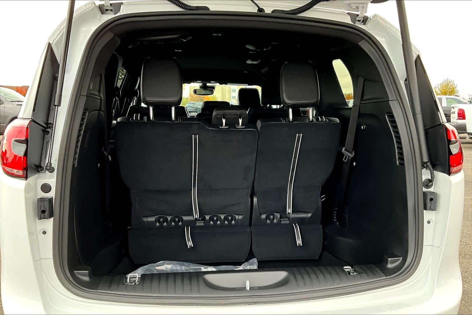 Thumbnail: 2026 Chrysler Pacifica - 19