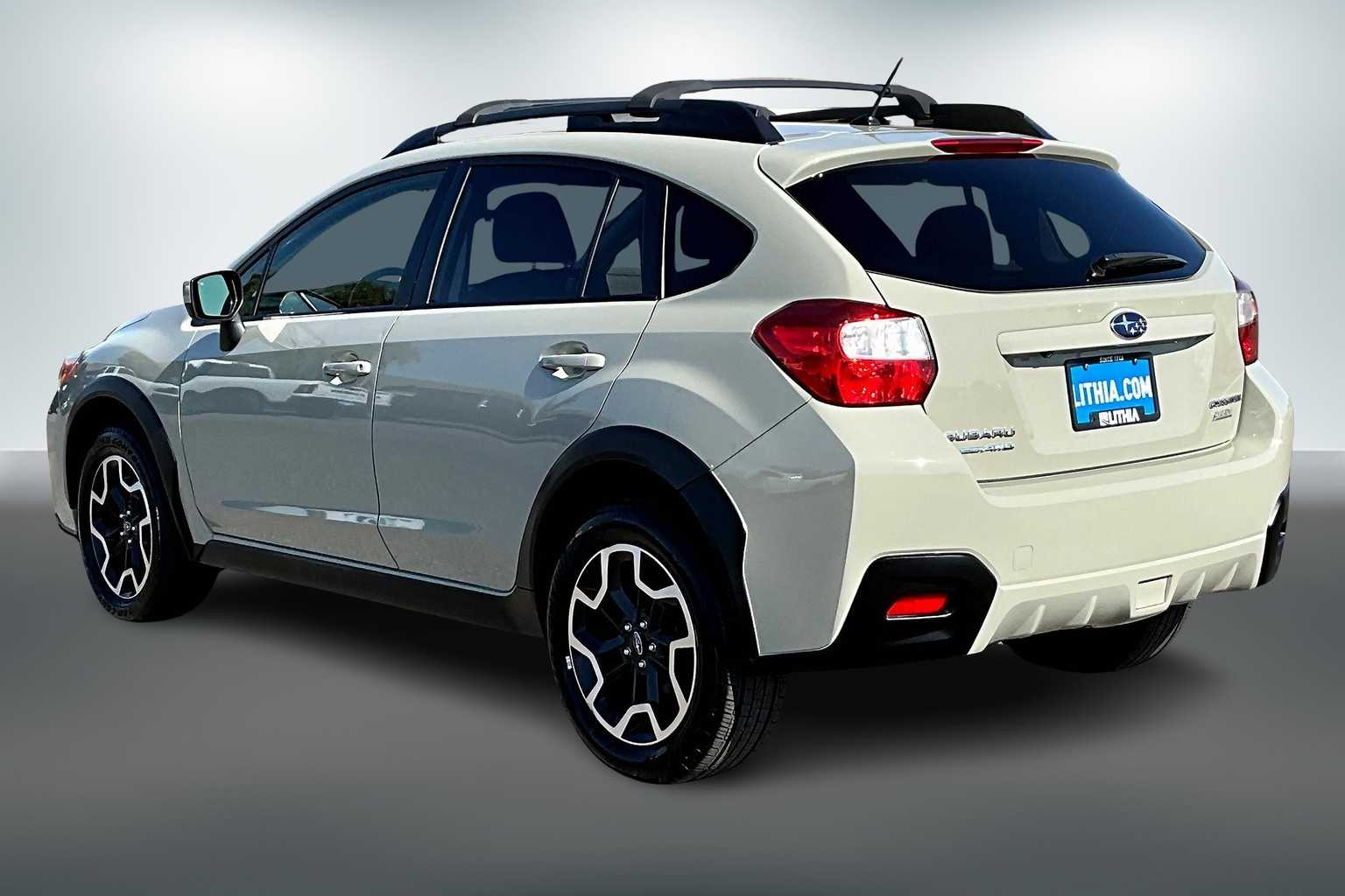 Thumbnail: 2017 Subaru Crosstrek - 4