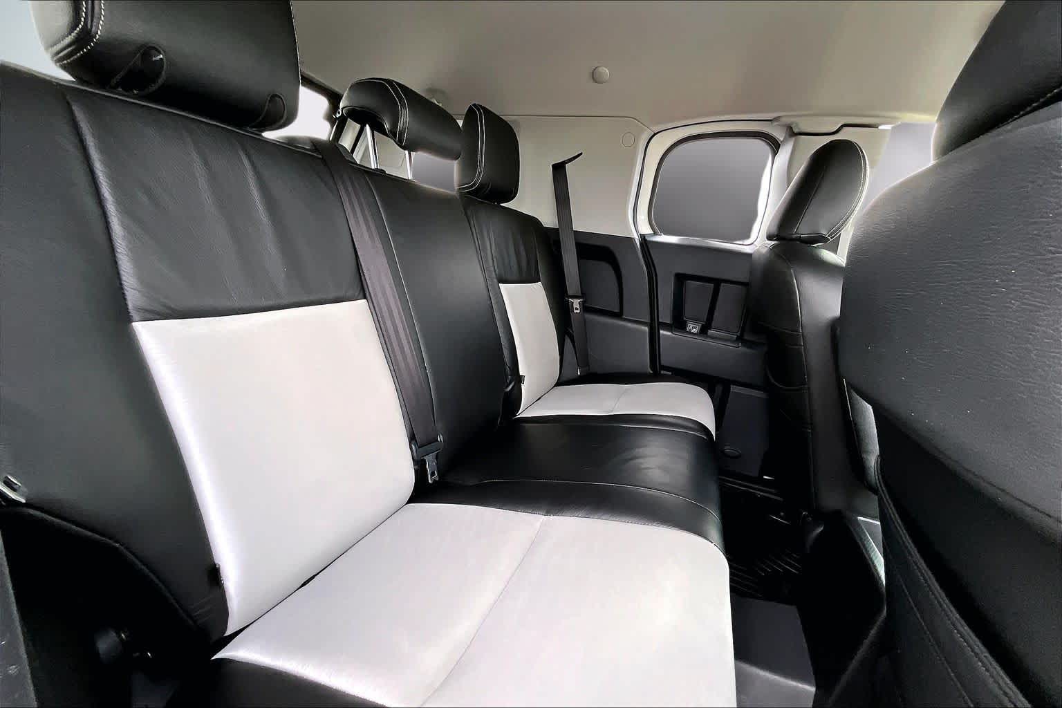 Thumbnail: 2014 Toyota FJ Cruiser - 29