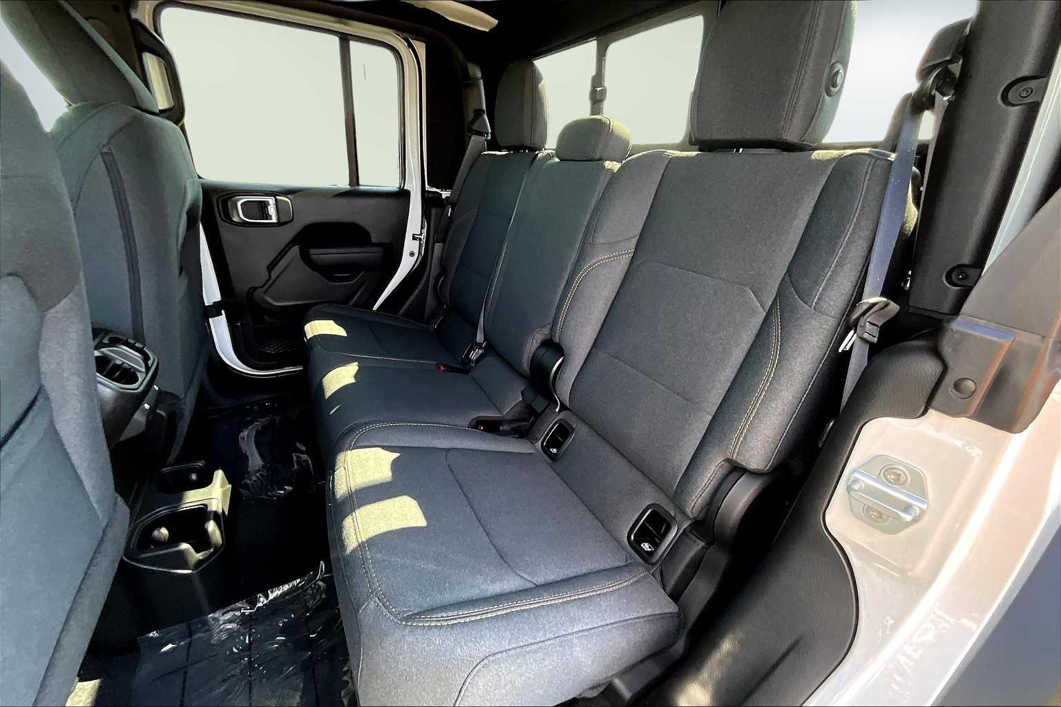 Thumbnail: 2025 Jeep Gladiator - 13