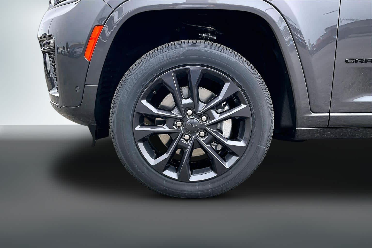 Thumbnail: 2026 Jeep Grand Cherokee - 8