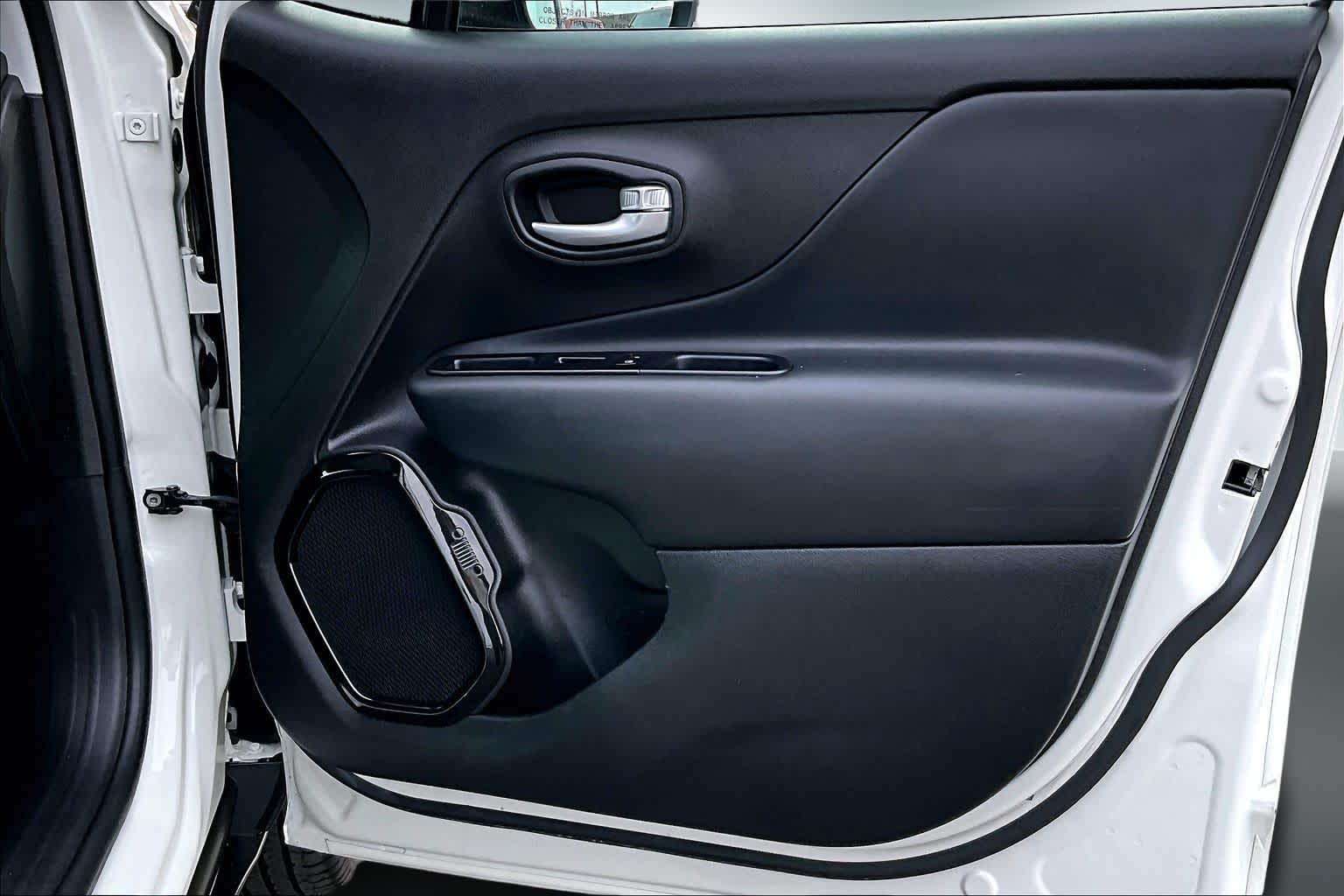 Thumbnail: 2023 Jeep Renegade - 28