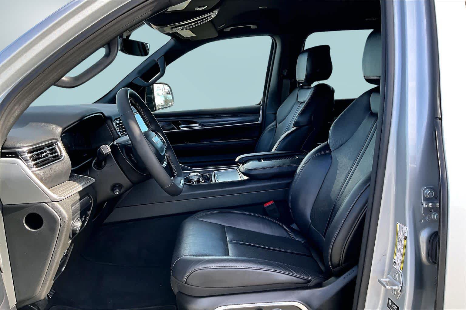 Thumbnail: 2024 Jeep Wagoneer - 11