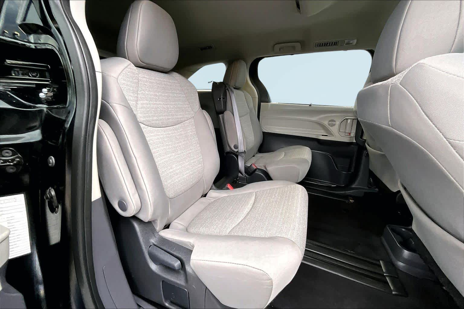 Thumbnail: 2024 Toyota Sienna - 30