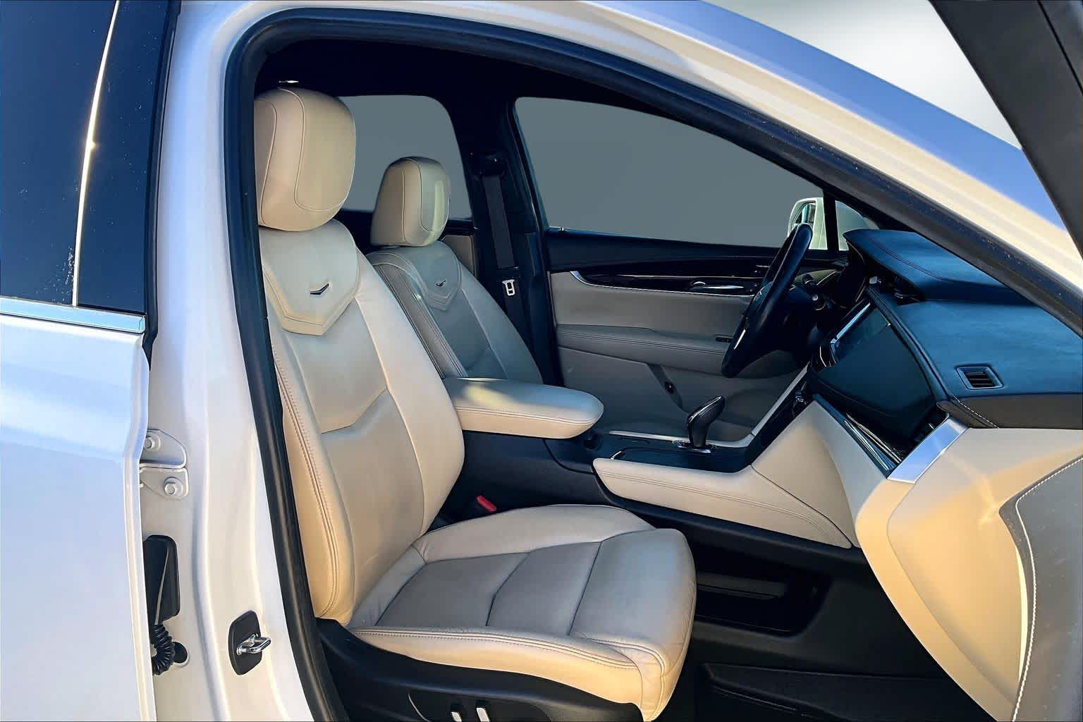 Thumbnail: 2017 Cadillac XT5 - 13