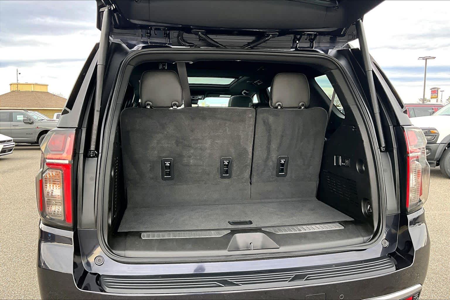 Thumbnail: 2023 Chevrolet Tahoe - 18