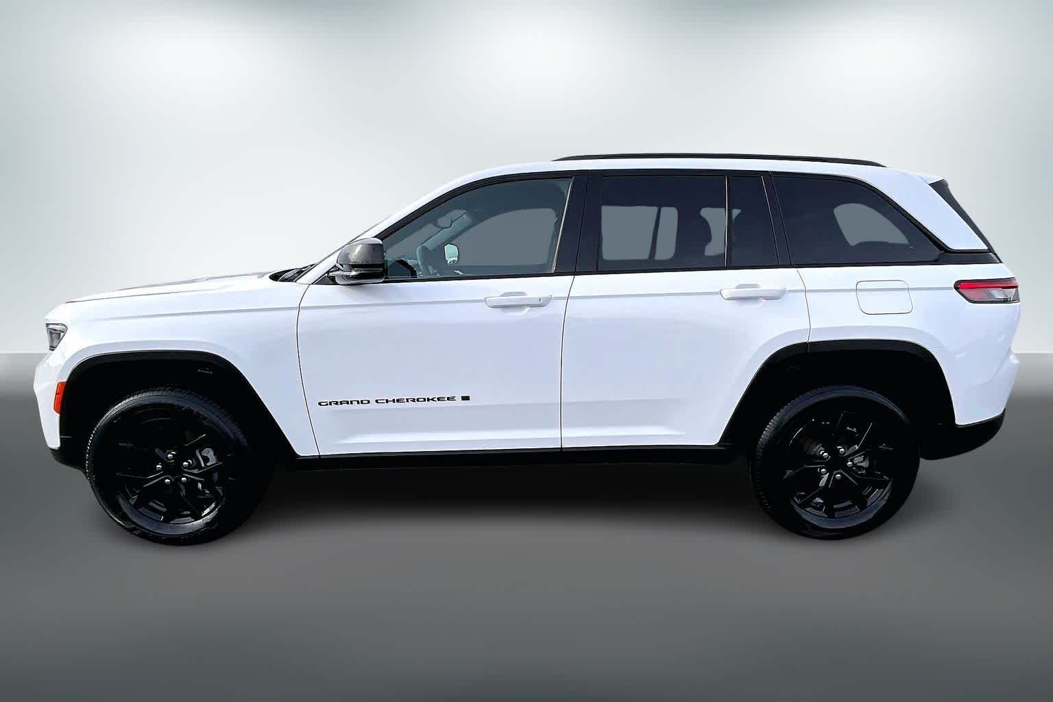 Thumbnail: 2024 Jeep Grand Cherokee - 3