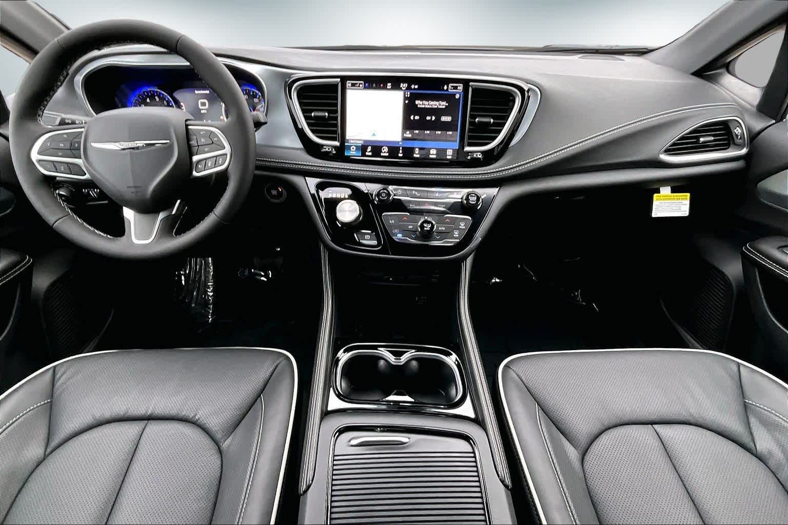 Thumbnail: 2026 Chrysler Pacifica - 10