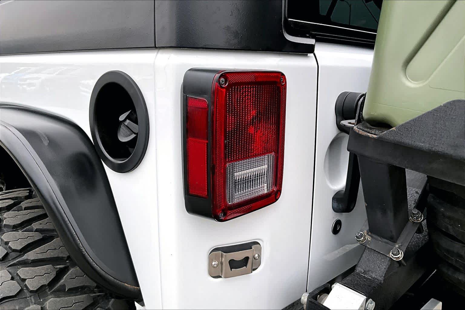 Thumbnail: 2017 Jeep Wrangler - 29