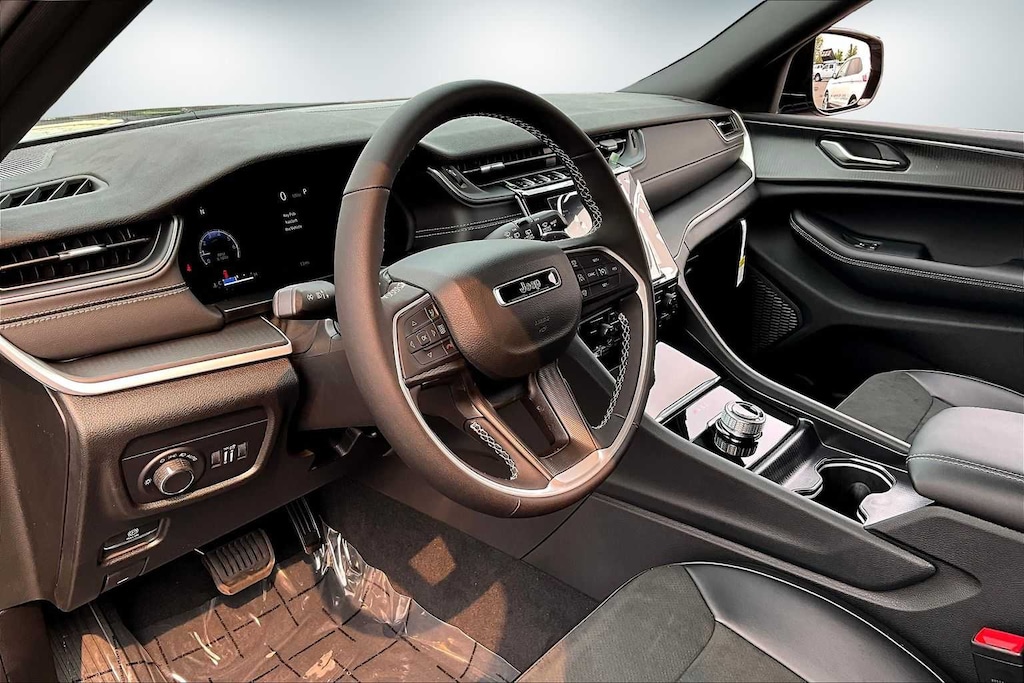 New 2025 Jeep Grand Cherokee L ALTITUDE X 4X4 Sport Utility