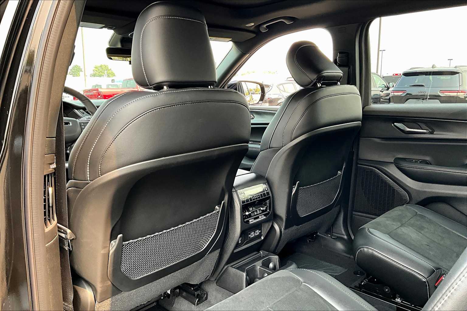 Thumbnail: 2025 Jeep Grand Cherokee - 12