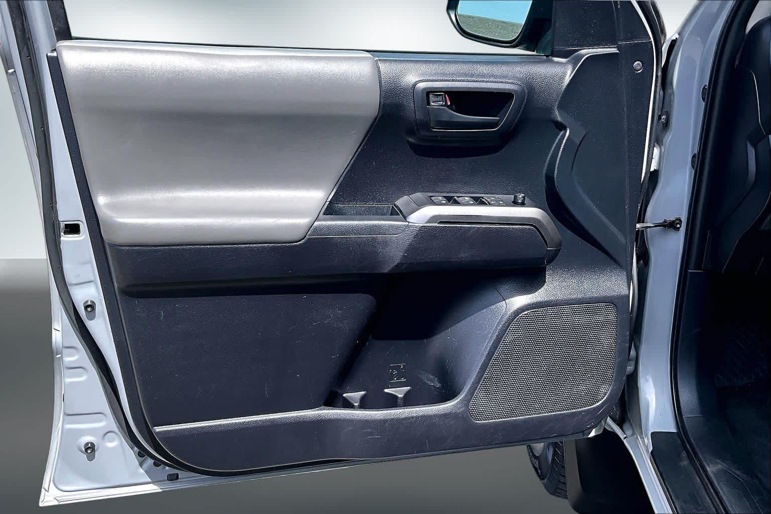 Thumbnail: 2020 Toyota Tacoma - 27