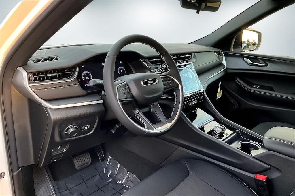 New 2025 Jeep Grand Cherokee L LAREDO X 4X4 Sport Utility