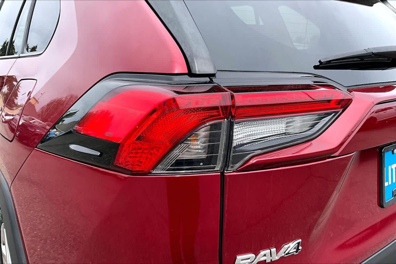 Thumbnail: 2020 Toyota RAV4 - 32