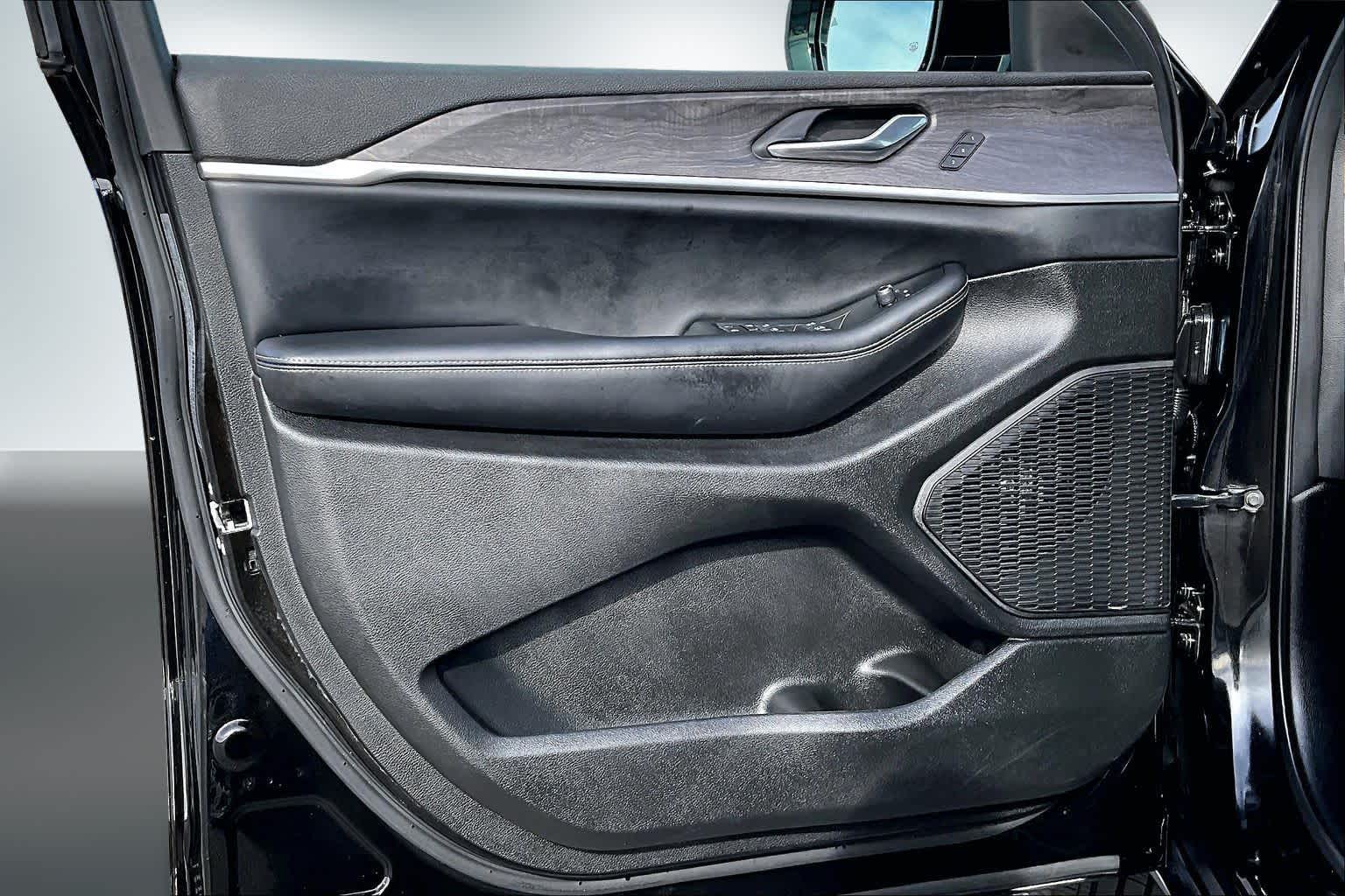 Thumbnail: 2024 Jeep Grand Cherokee L - 27