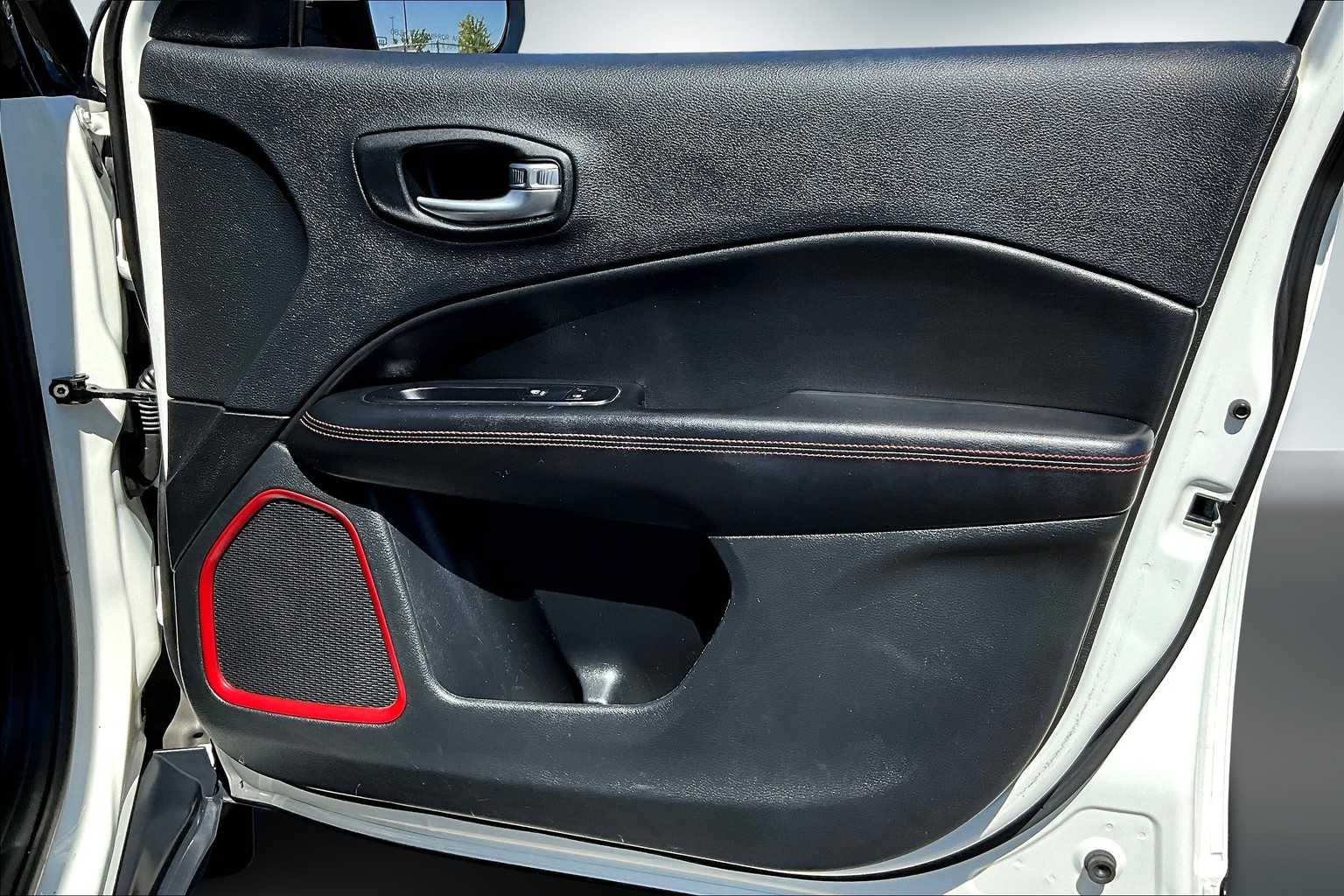 Thumbnail: 2020 Jeep Compass - 28