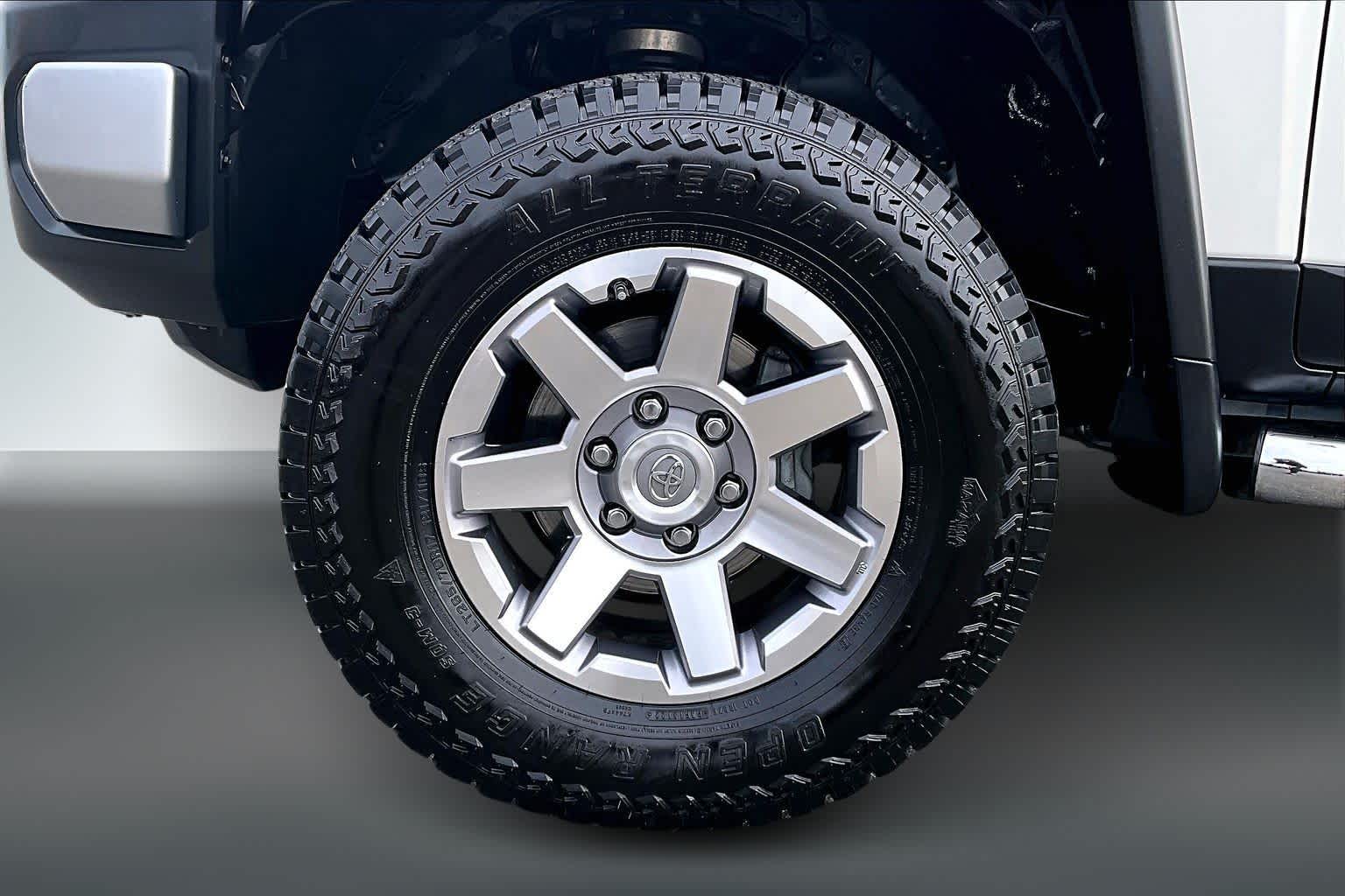 Thumbnail: 2014 Toyota FJ Cruiser - 8