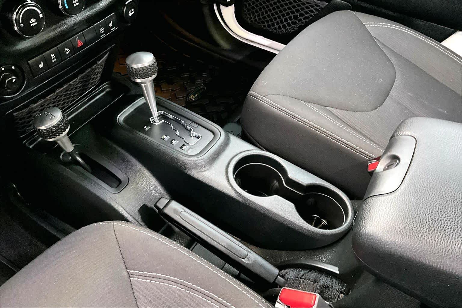 Thumbnail: 2017 Jeep Wrangler - 15