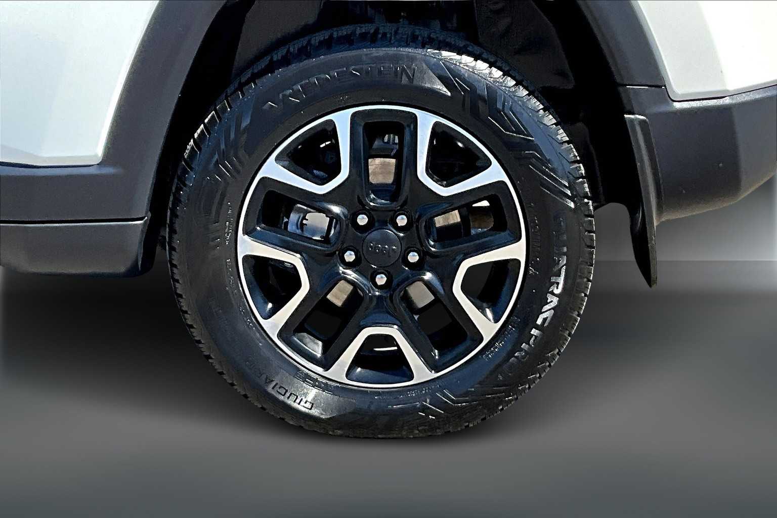 Thumbnail: 2020 Jeep Compass - 37