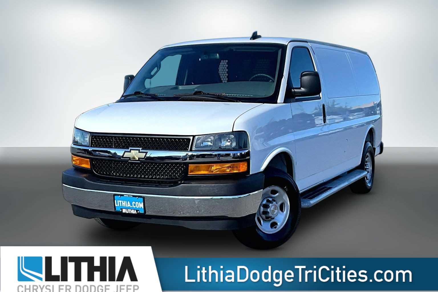 2025 Chevrolet Express 2500 Work Van HD's photo