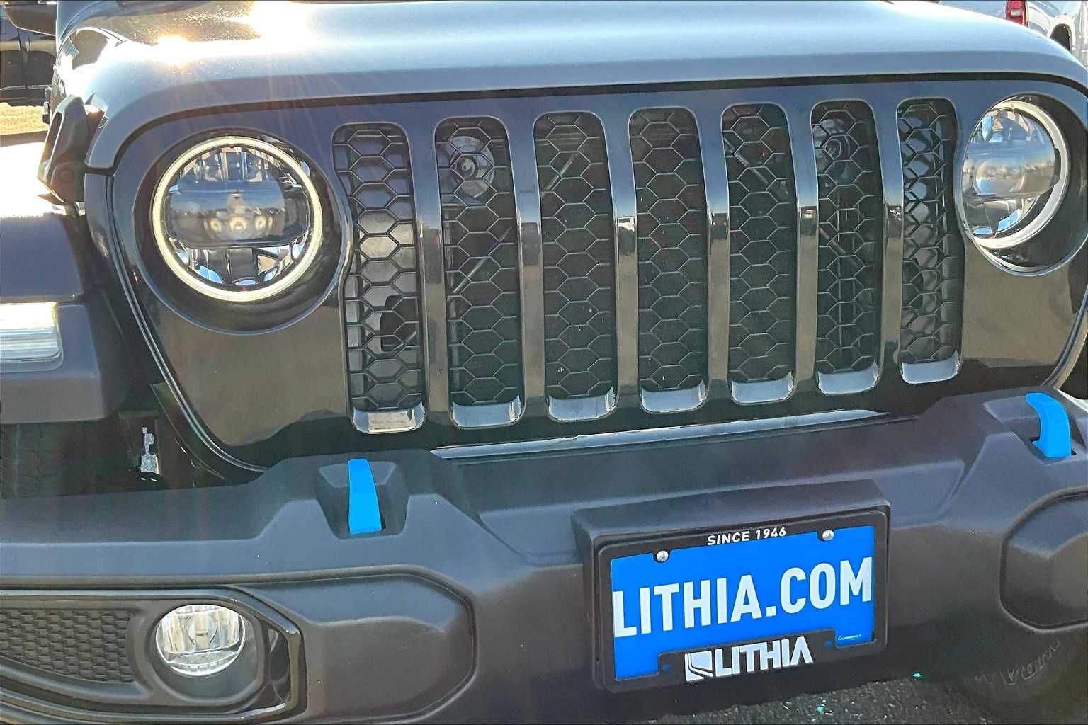 Thumbnail: 2023 Jeep Wrangler - 33