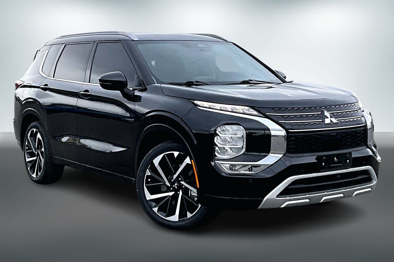 Thumbnail: 2022 Mitsubishi Outlander - 19