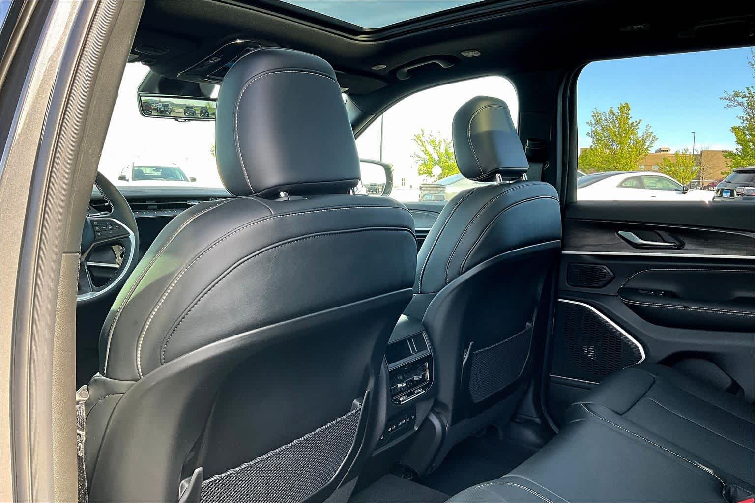 Thumbnail: 2026 Jeep Grand Cherokee - 11