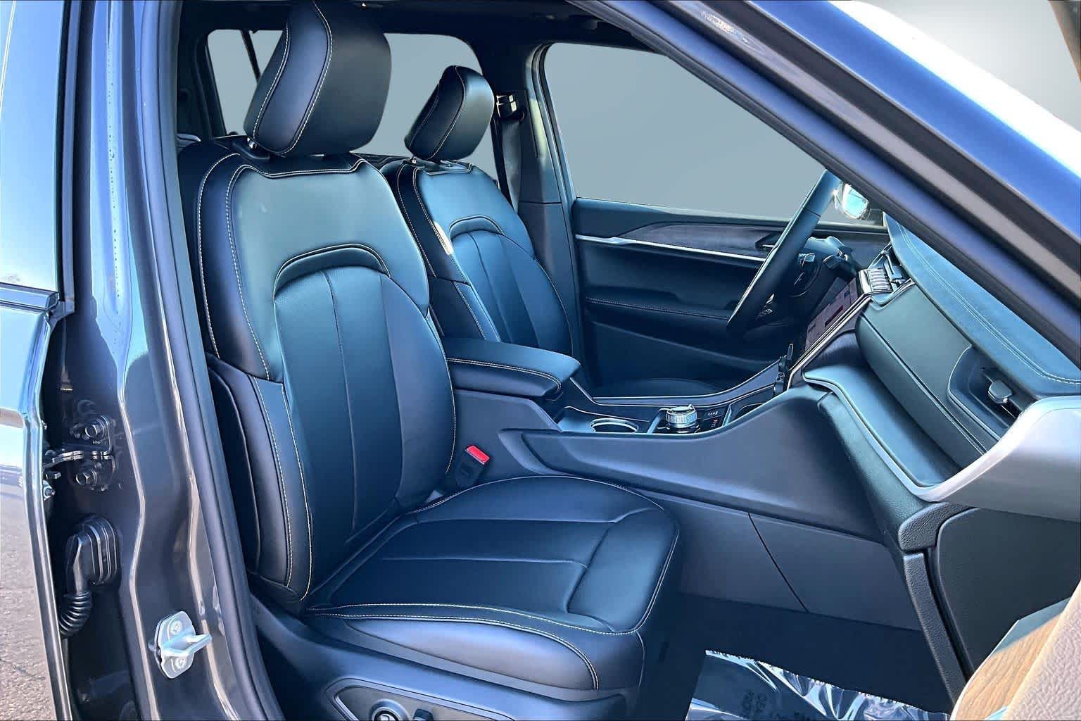 Thumbnail: 2025 Jeep Grand Cherokee - 14