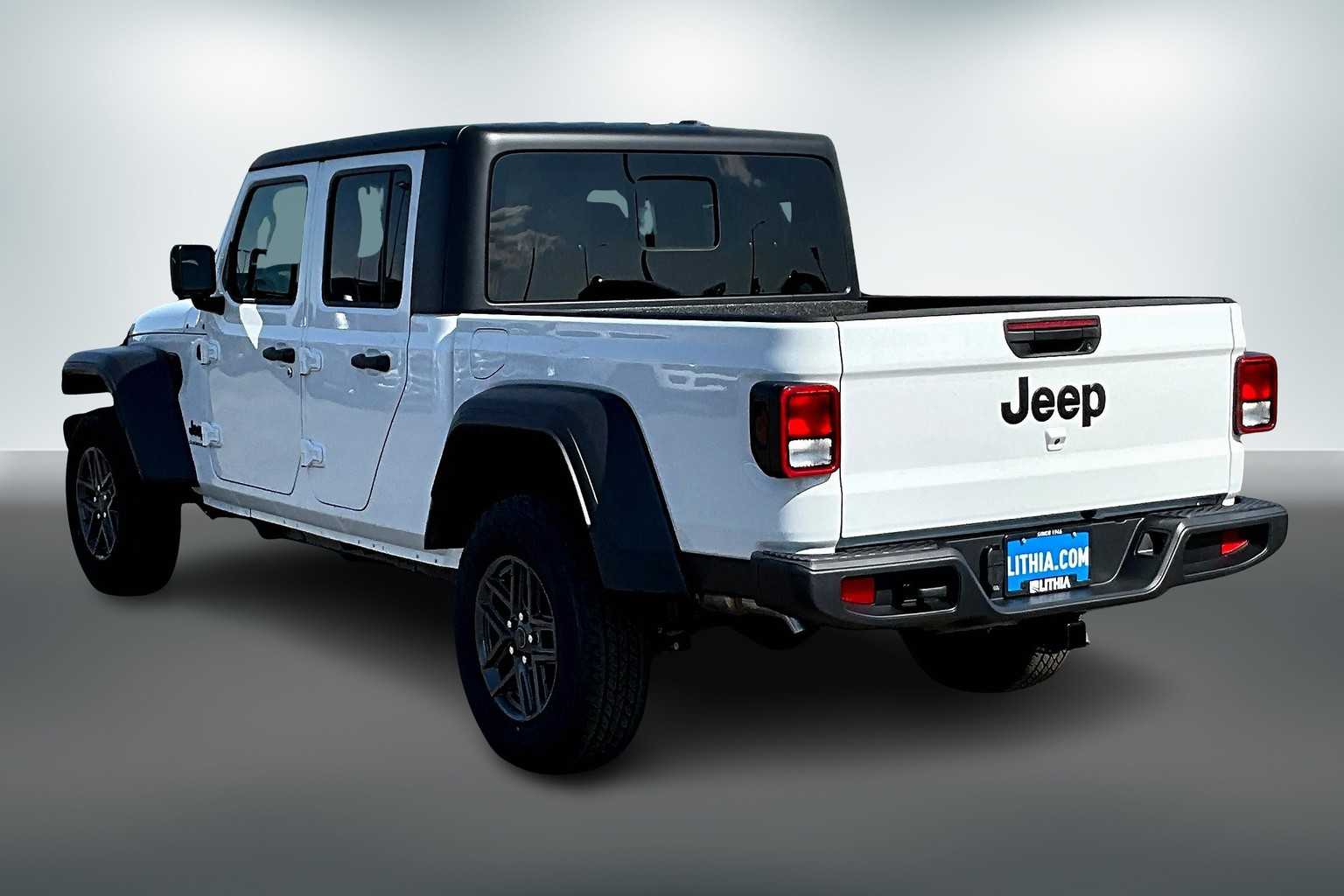 Thumbnail: 2025 Jeep Gladiator - 4