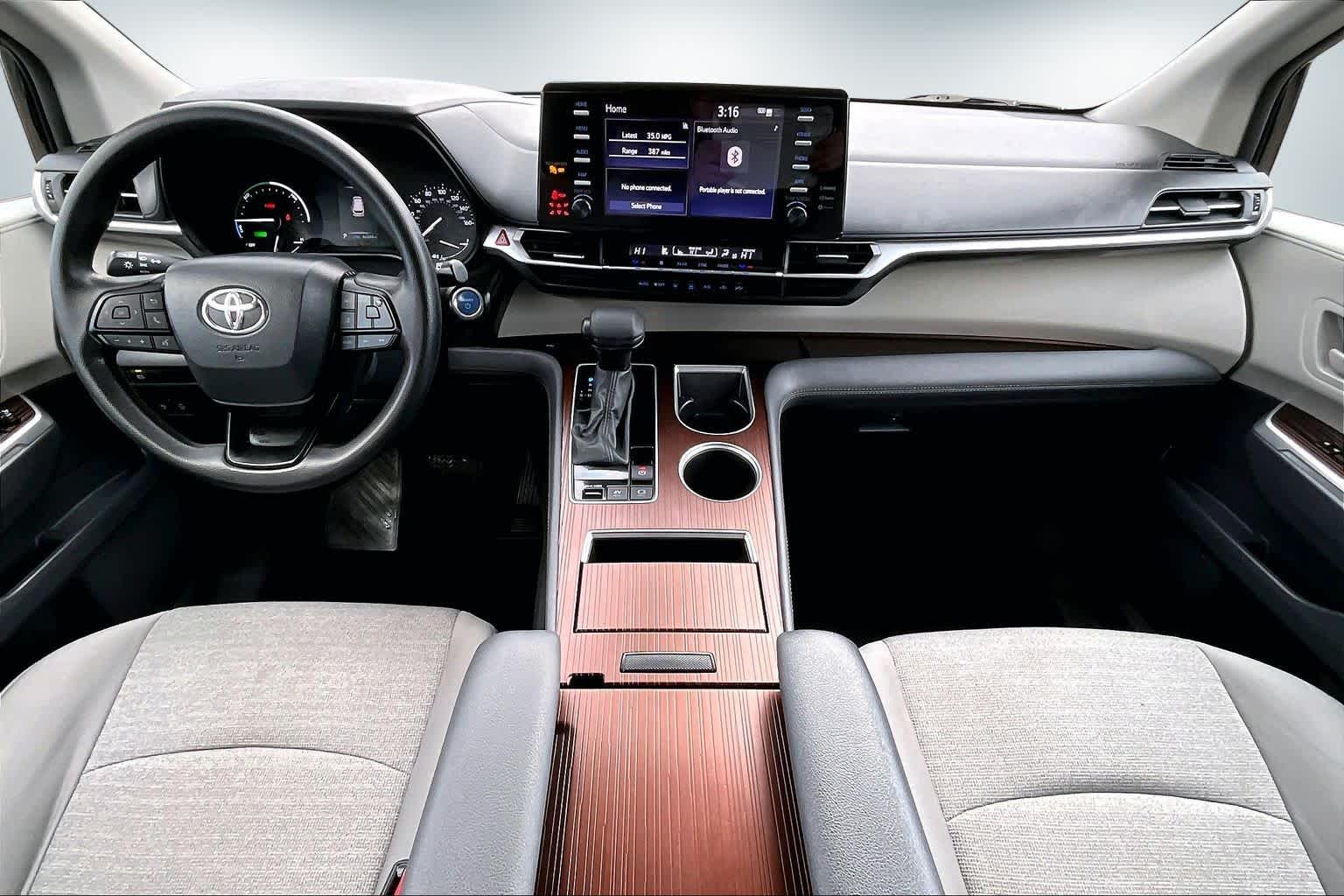 Thumbnail: 2024 Toyota Sienna - 10