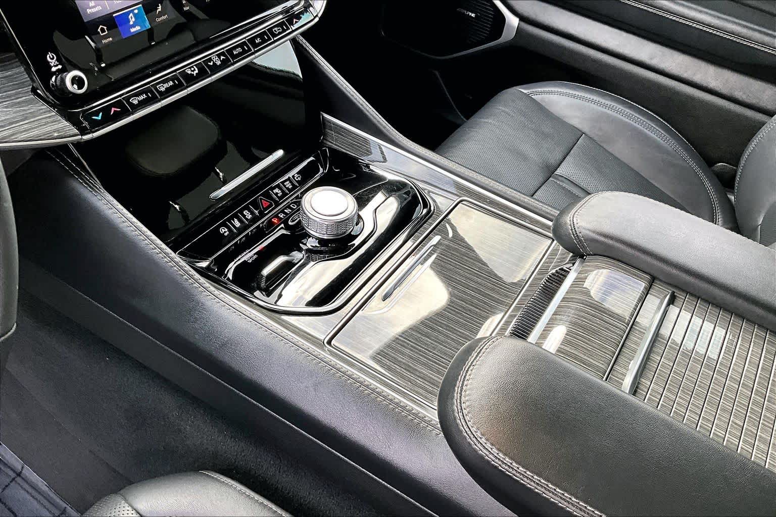 Thumbnail: 2022 Jeep Wagoneer - 16