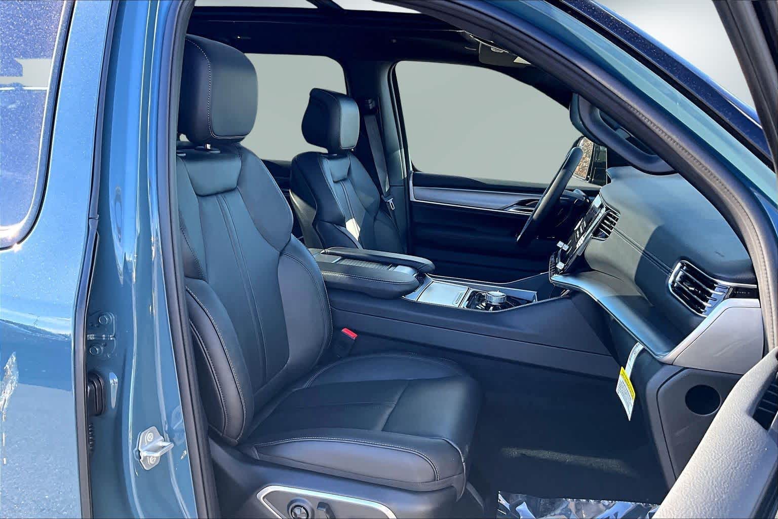 Thumbnail: 2026 Jeep Grand Wagoneer - 13