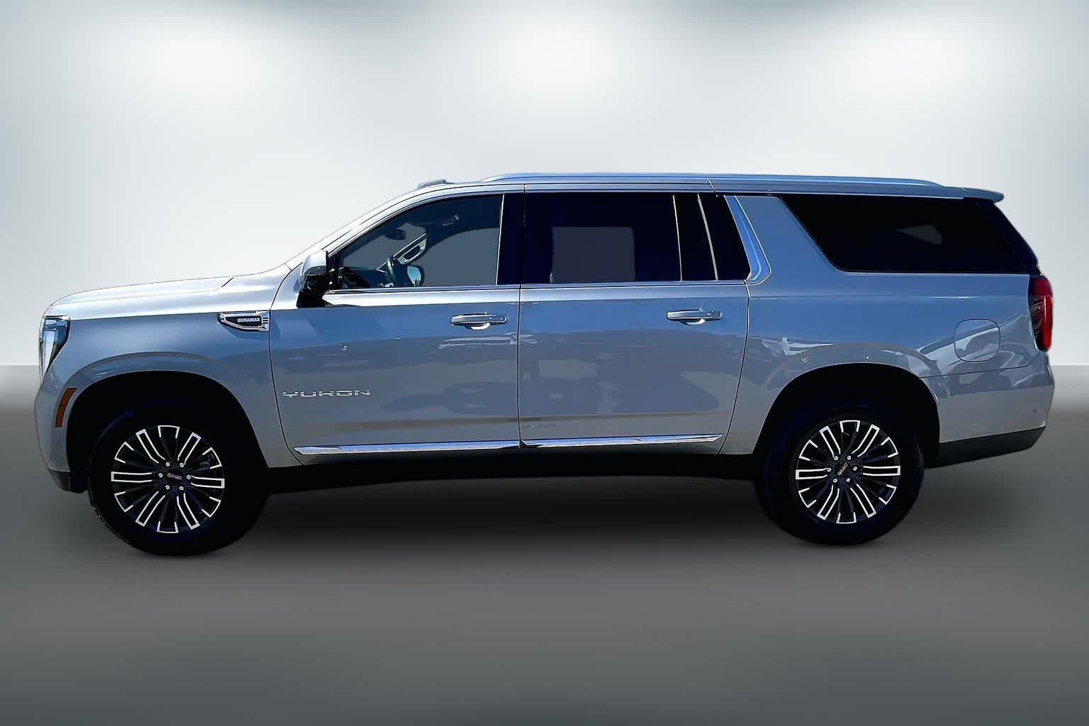 Thumbnail: 2025 GMC Yukon XL - 3