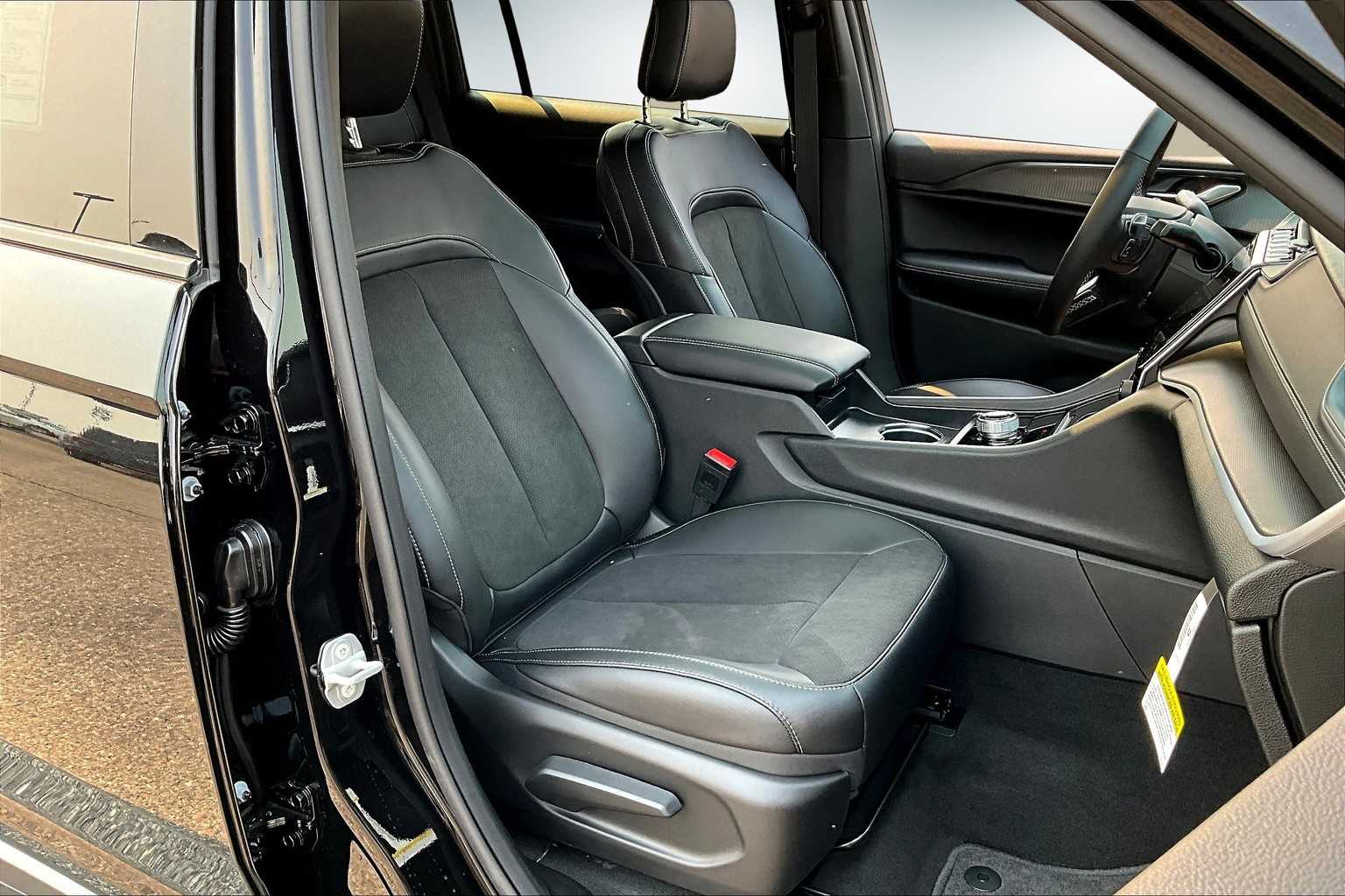 Thumbnail: 2025 Jeep Grand Cherokee - 14