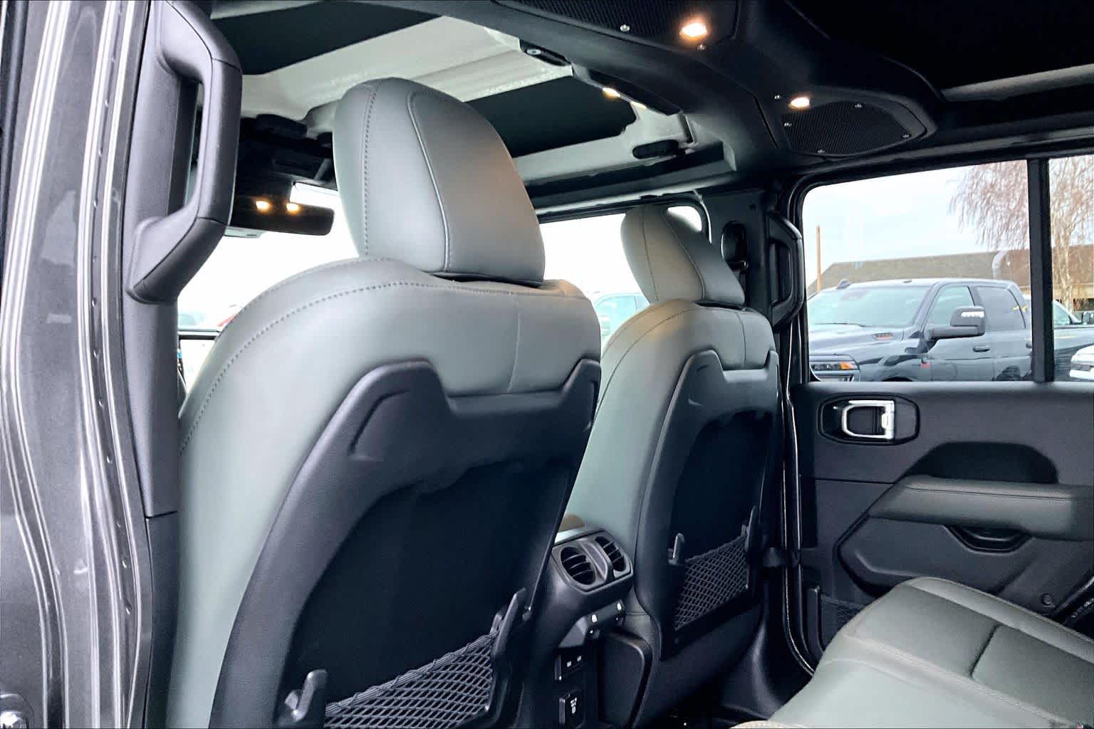 Thumbnail: 2026 Jeep Gladiator - 12