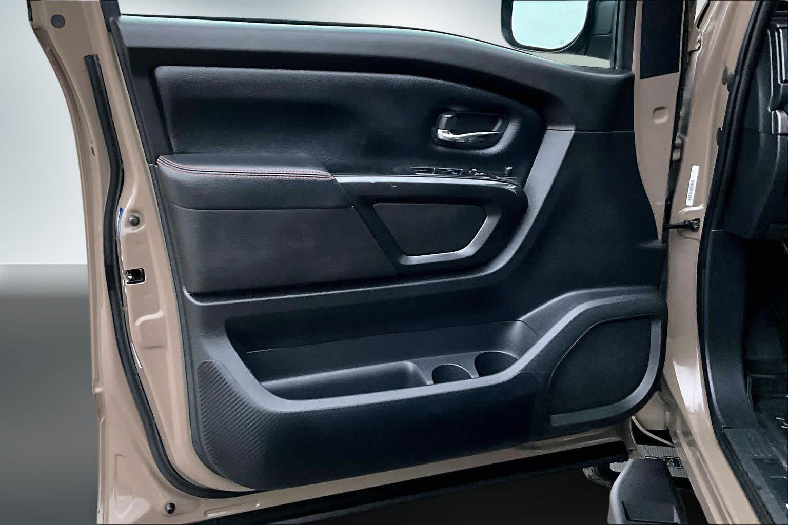 Thumbnail: 2022 Nissan Titan - 27