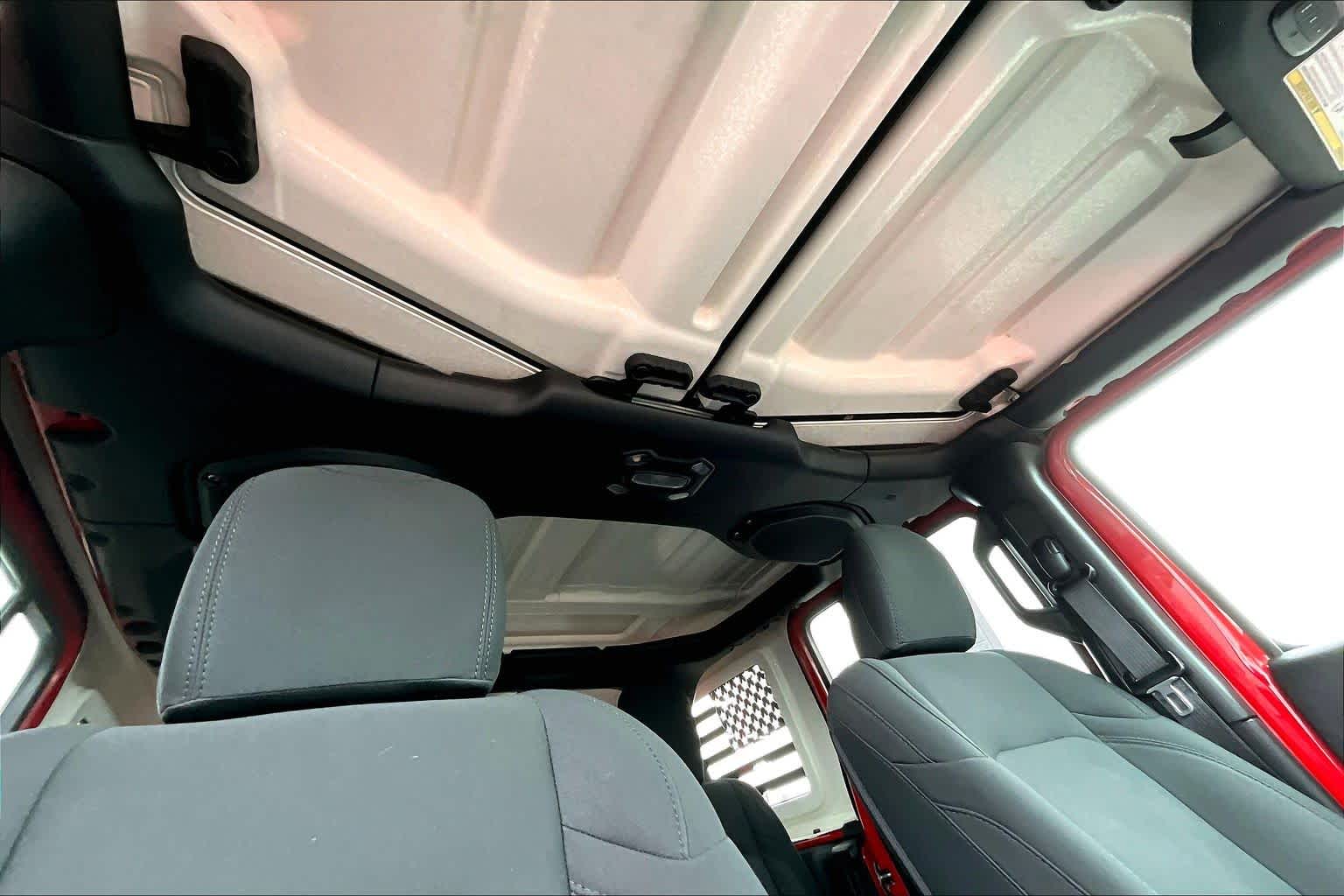 Thumbnail: 2021 Jeep Wrangler - 31