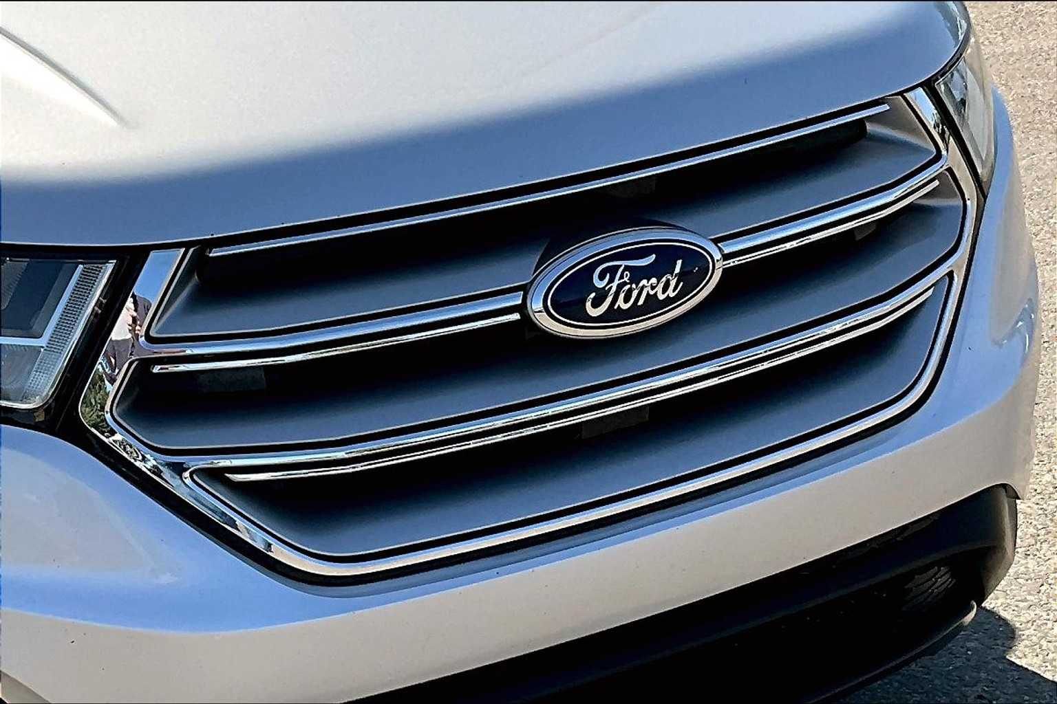 Thumbnail: 2017 Ford Edge - 32