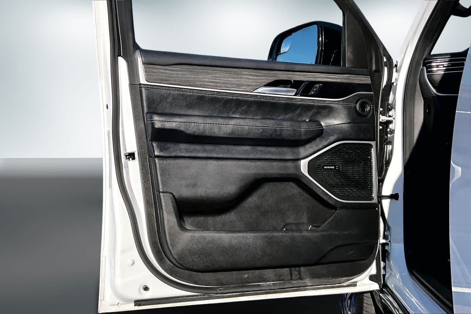 Thumbnail: 2024 Jeep Wagoneer - 27