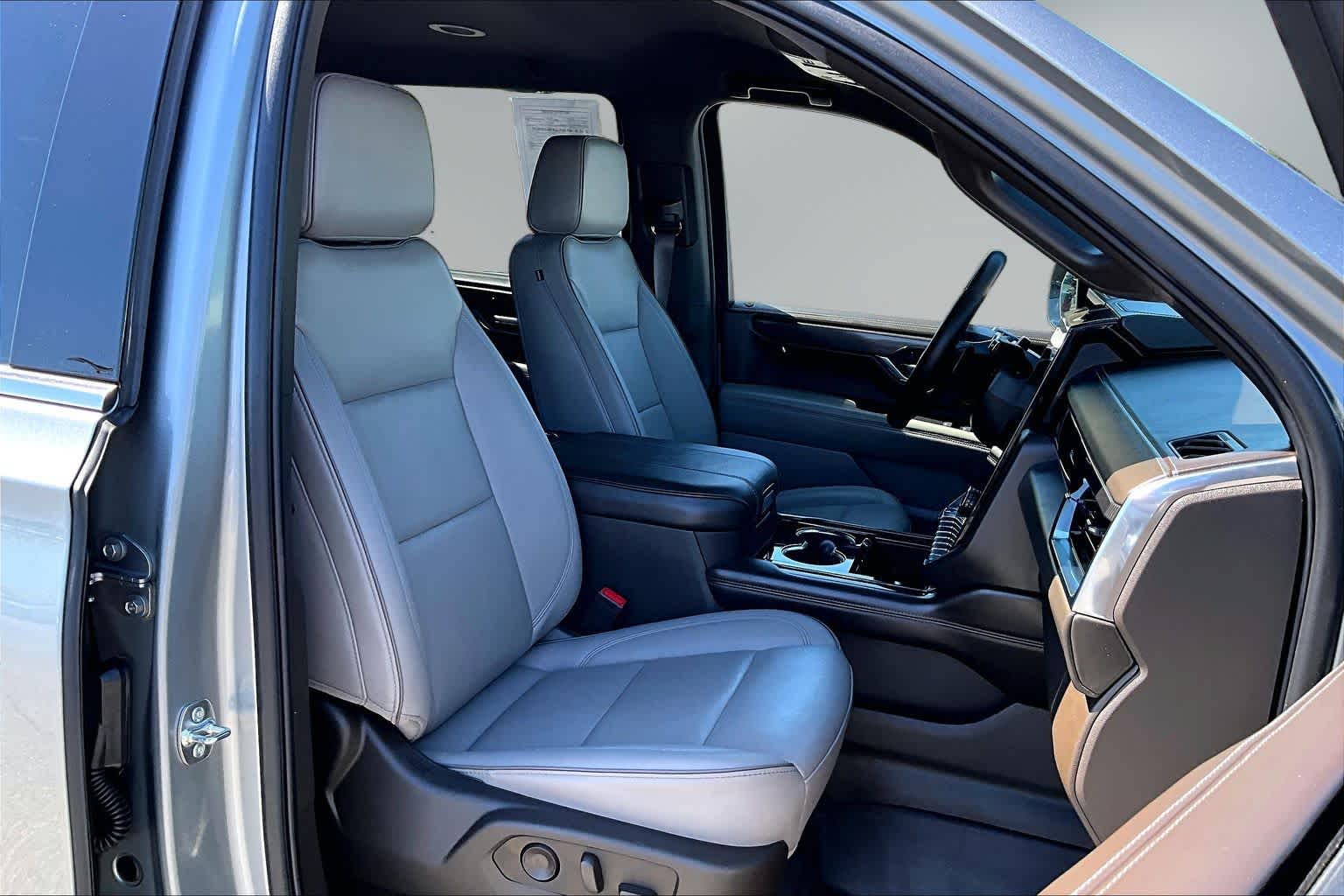 Thumbnail: 2025 GMC Yukon XL - 13