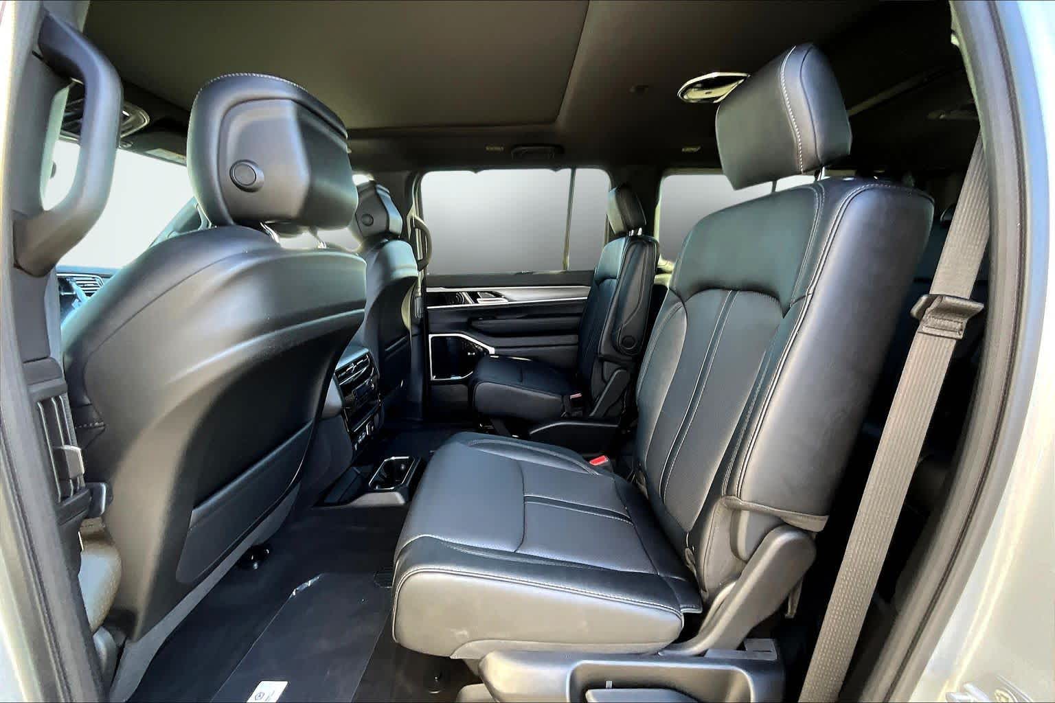 Thumbnail: 2026 Jeep Grand Wagoneer - 13