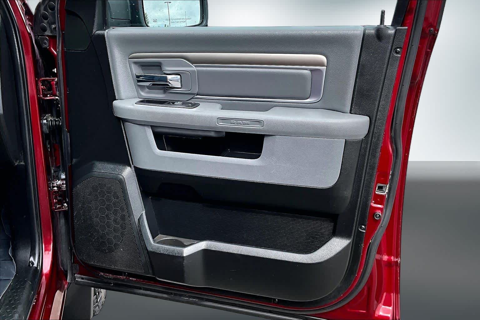 Thumbnail: 2019 RAM 1500 Classic - 27