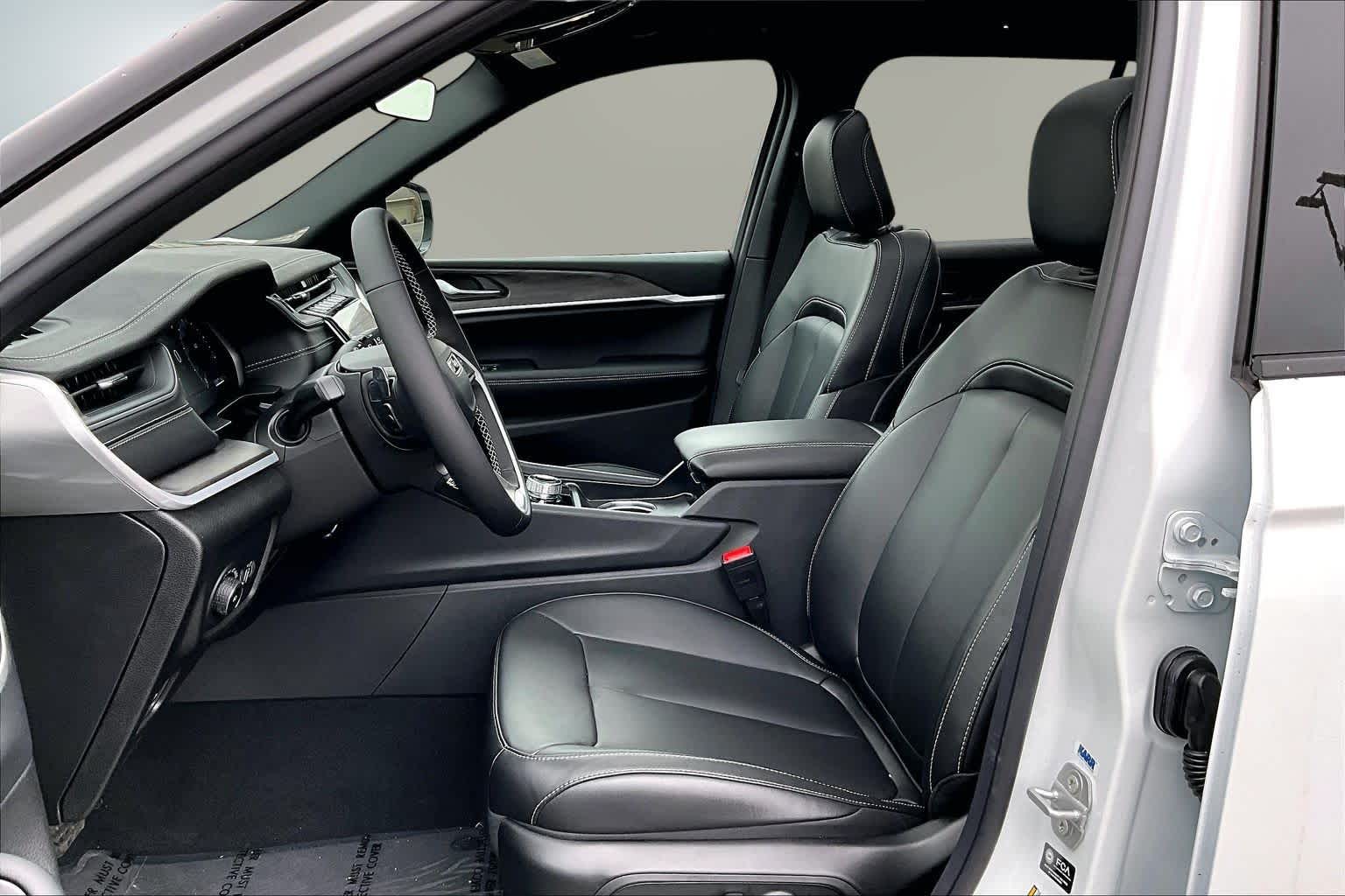 Thumbnail: 2025 Jeep Grand Cherokee - 10